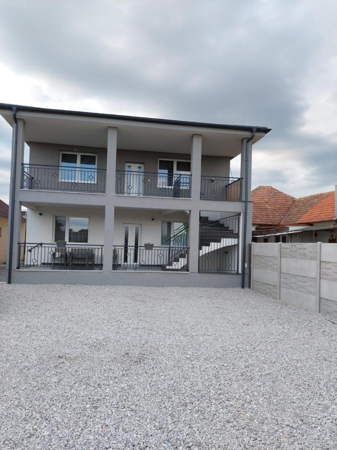 Apartmany Roland Veľký Meder Buitenkant foto